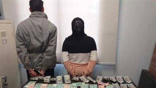 دخلت منازلهنّ بهدف المساعدة.. فسرقتهم!