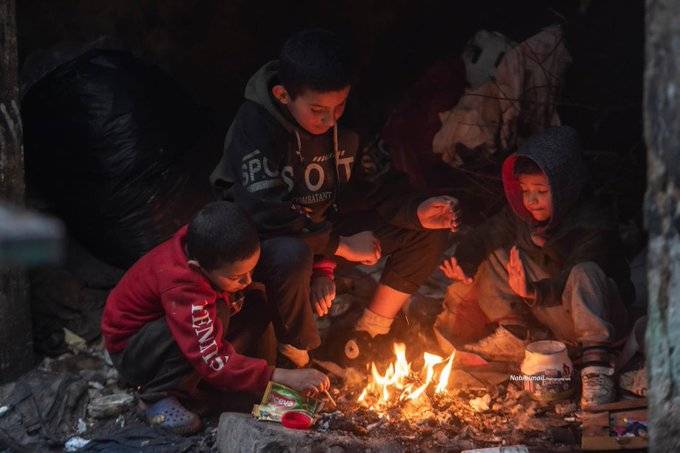 بالصور: جحيم لبنان القارس