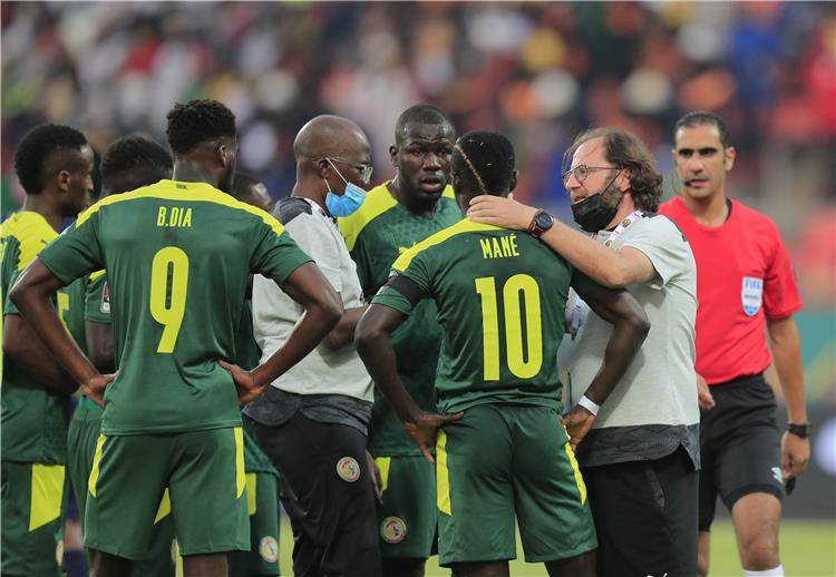 ليفربول يعلّق على إصابة ماني في أمم إفريقيا