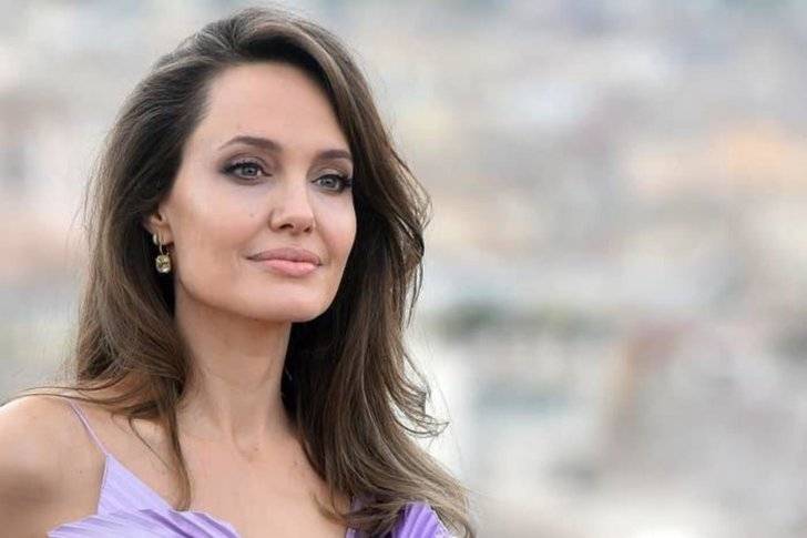 أنجلينا جولي تساند الأفغانيات!