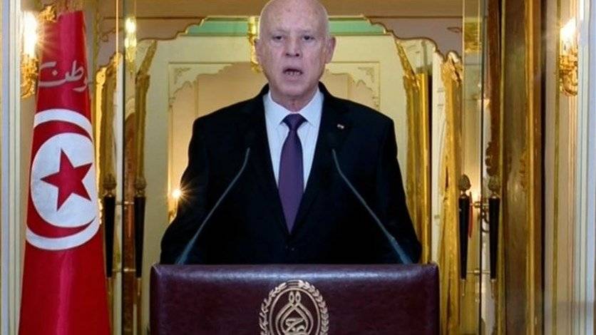 الرئيس التونسي يحل المجلس الأعلى للقضاء