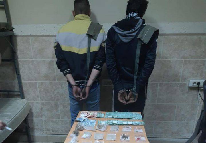 الجيش: توقيف مروجي مخدرات في منطقتي برج حمود وفرن الشباك