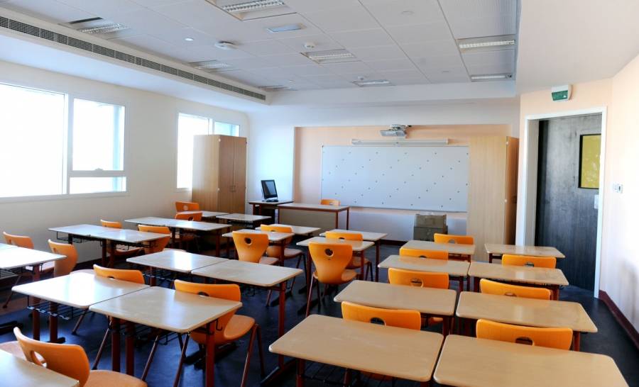 مدارس تزيد الأقساط بالدولار... هل هذا الاجراء قانوني؟