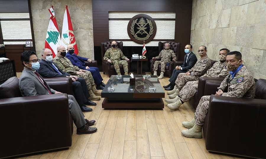 بالصور.. إستقبالات قائد الجيش