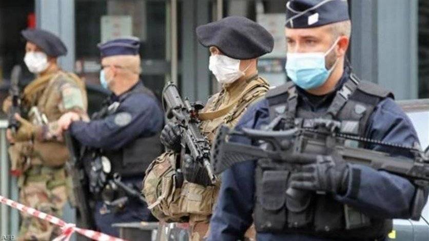 مسلح يهاجم طلابا جامعيين بسكين في فرنسا