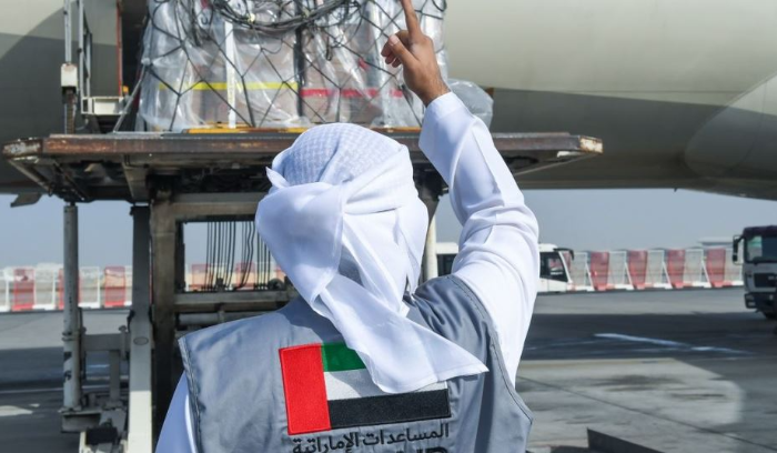 الإمارات ترسل ثلاثين طنا من المساعدات الإغاثية لأوكرانيا