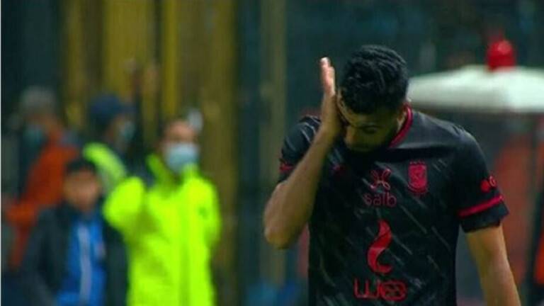 لماذا بكى مهاجم الأهلي المصري في لقاء فاركو؟