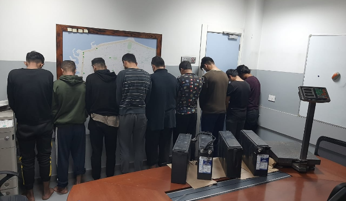 توقيف عصابة سرقة بطاريات وأجهزة تسجيل