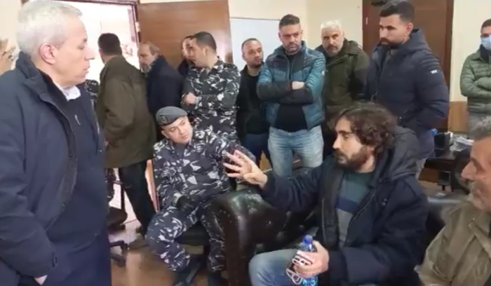 اعتصام أمام سرايا حلبا احتجاجاً على انقطاع الكهرباء