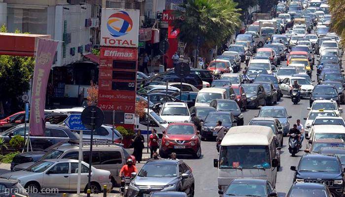 البراكس : الطوابير ستخف أمام المحطات مع استلام الوقود