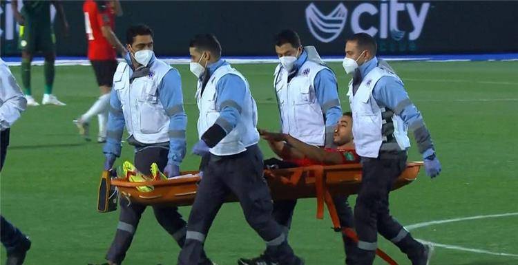 إصابة خطيرة لنجم منتخب مصر.. وكيروش يستدعي لاعبين