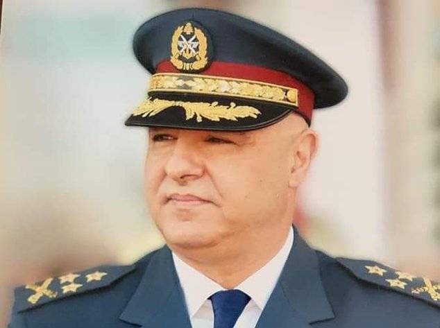 قائد الجيش في عيد الأم: في عيدكِ.. كلُّ الوطن لكِ