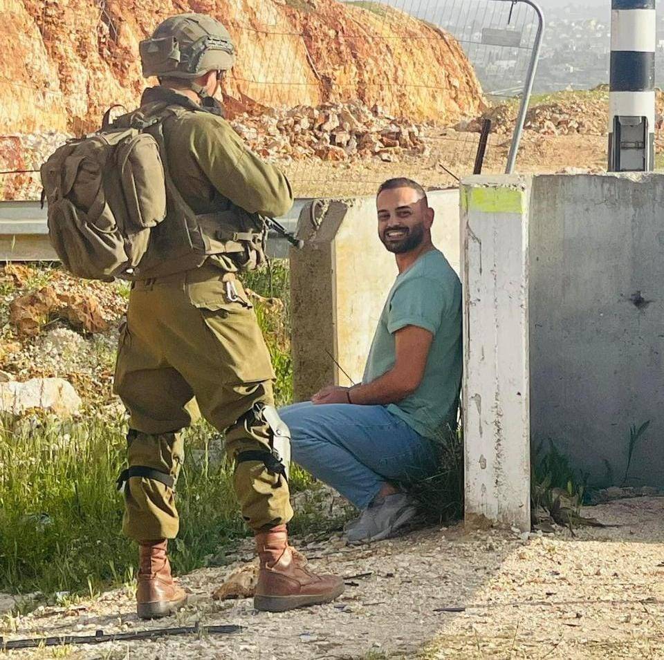 في فلسطين :اغلال في اليد ودمعة على الخد