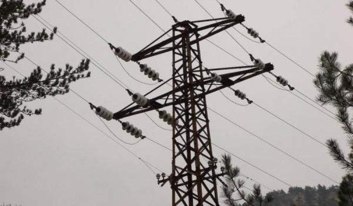 في هذه البلدة ..سرقة عمود وخطوط التوتر العالي