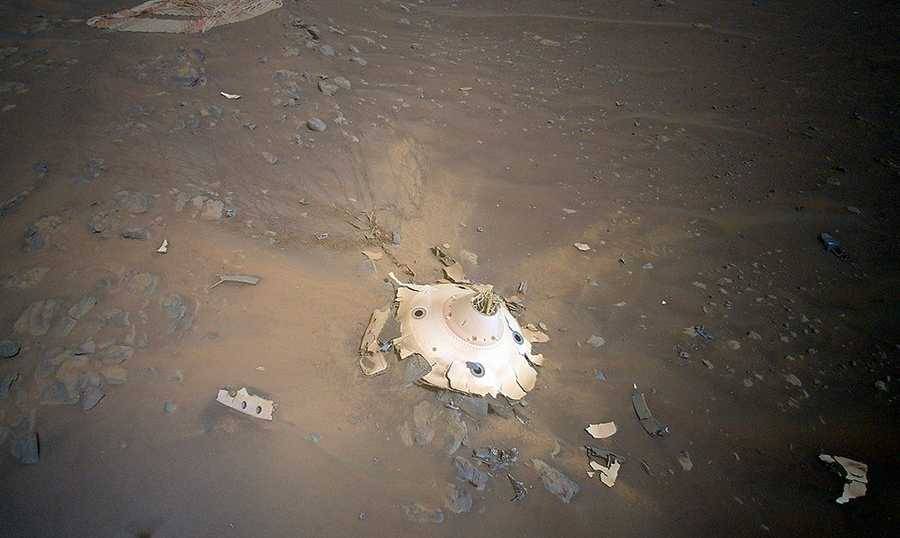 ناسا تلتقط صورة لحطام على المريخ..