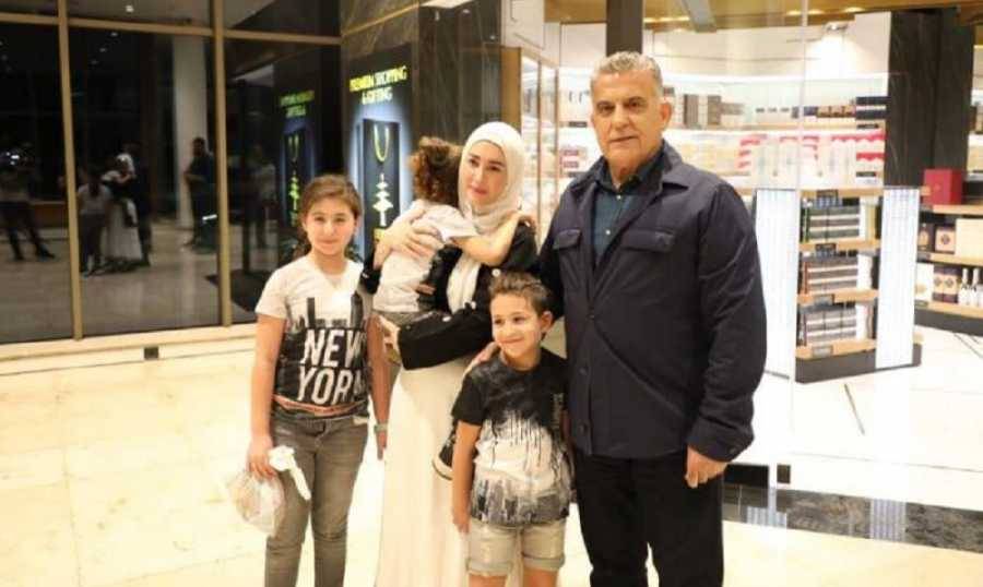 بعد ترحيلهم من قبل طليقها..إعادة 3 أولاد إلى أمّهم