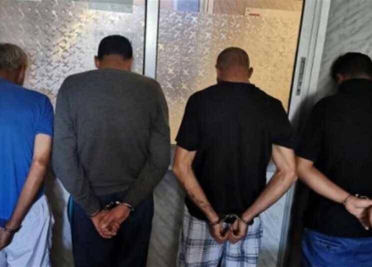 القبض على أفراد عصابة سرقة بالجرم المشهود في انفه