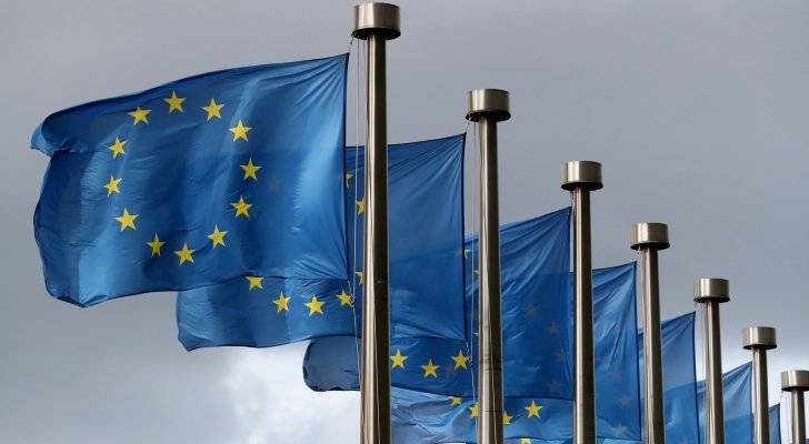 المفوضية الأوروبية تقترح حظراً تدريجياً على النفط الروسي