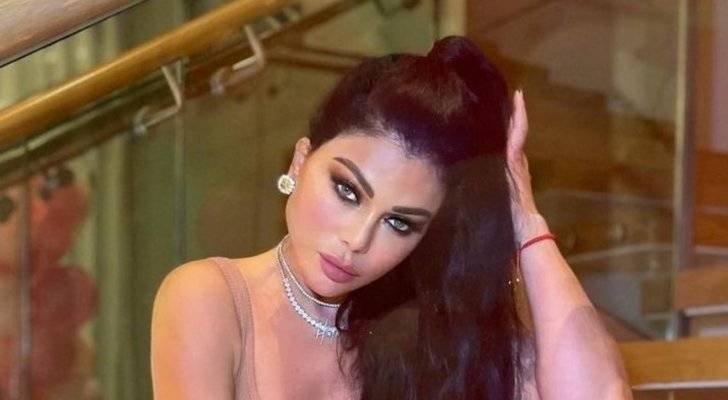 هيفا وهبي بإطلالة مدهشة.. وتعايد الجمهور  بالفطر