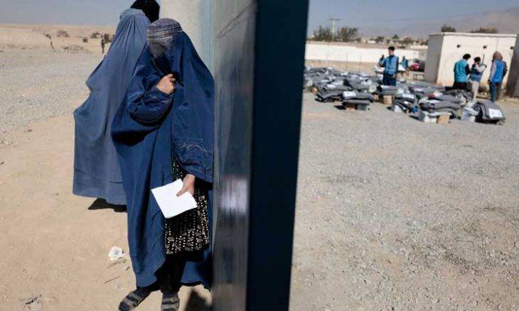 أفغانستان..القائد الأعلى لحركة طالبان يأمر النساء بارتداء البرقع في الأماكن العامة