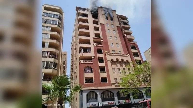 قفز من الطابق العاشر محتضا ابنه هرباً من حريق!
