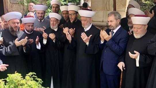 دريان زار ضريح المفتي خالد: نستلهم من مناقبه الشجاعة