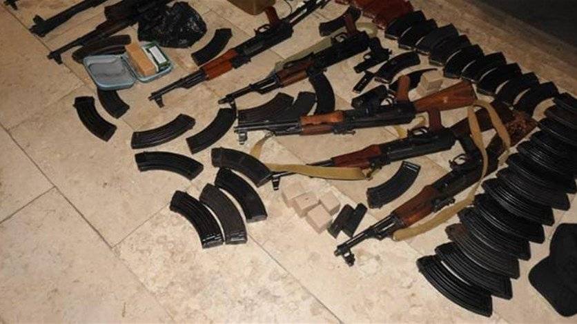 ضبط سيارة تحتوي على أسلحة في طرابلس