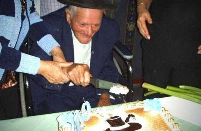 أكبر معمر في العالم يحتفل بعيد ميلاده غدًا