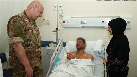 قائد الجيش عاد العسكريين المصابين في الشراونة: دماء الشهداء والجرحى لن تذهب سدى