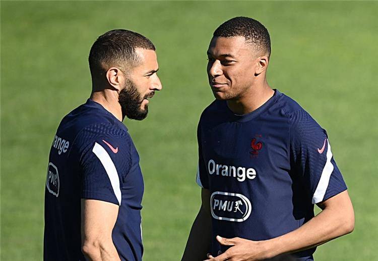 فيديو لمبابي وبنزيما.. أول لقاء بعد 