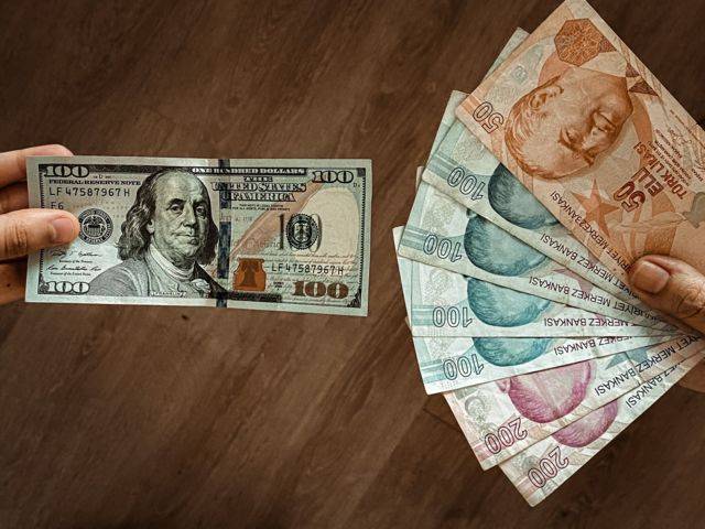 انخفاض جديد لليرة التركية إلى 17.2 مقابل الدولار مقتربة من أدنى سعر لها العام الماضي