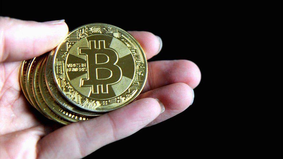البيتكوين تتراجع إلى ما دون 25 ألف دولار لأول مرة منذ العام 2020