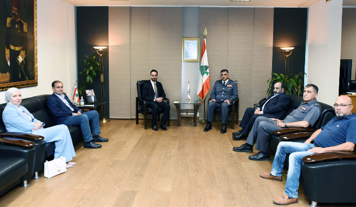عثمان يستقبل وفداً من 