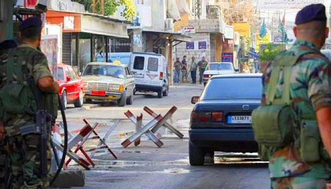 مخابرات الجيش تتسلم من الأمن الفلسطيني متهمَين بجريمة أخلاقية في عين الحلوة