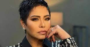 شيرين تطلّ بشعرٍ طويل.. ورسالة إلى جمهورها