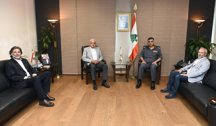 عثمان يستقبل وفد 