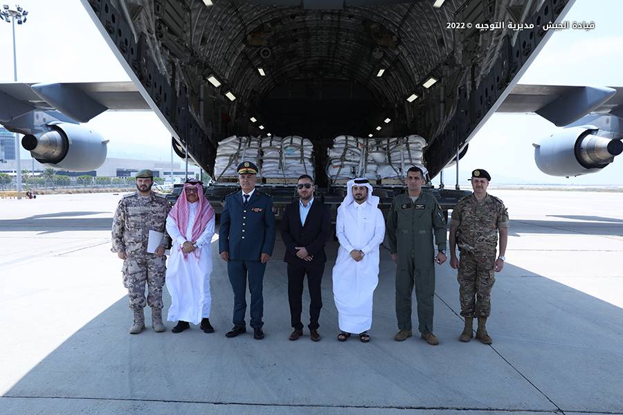 الجيش تسلم هبة مواد غذائية مقدّمة من قطر