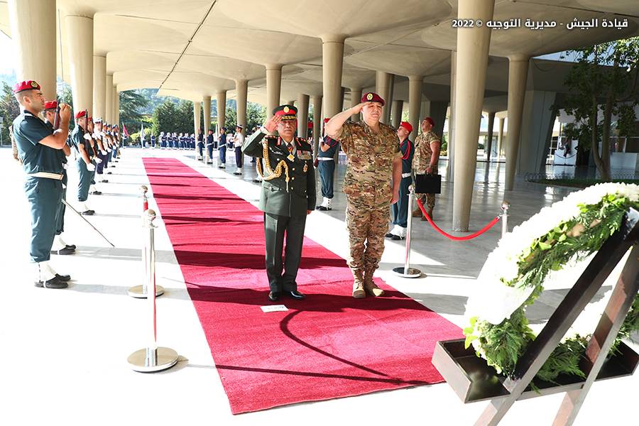 عون يستقبل قائد الجيش النيبالي على رأس وفد