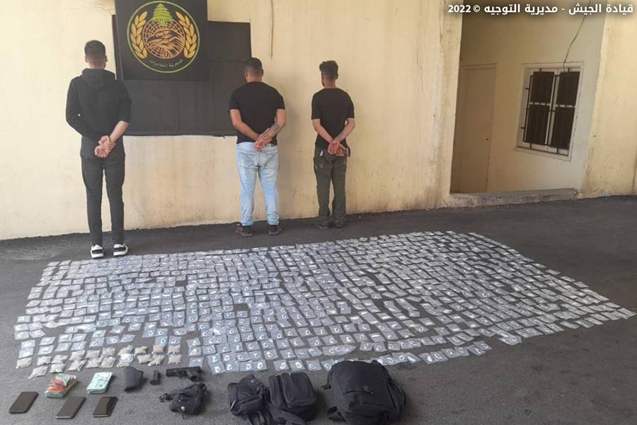 الجيش: توقيف ثلاثة اشخاص في صحراء الشويفات وضبط كمية من المخدرات