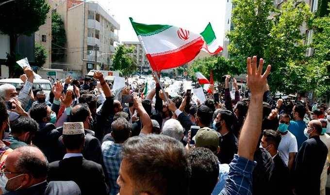 التظاهرات بإيران مستمرة.. ومطالبة الحكومة بالاستقالة
