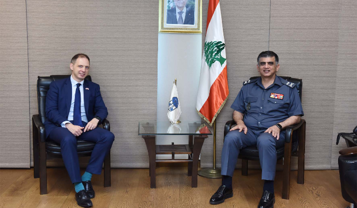 الأوضاع بين عثمان وسفير بريطانيا