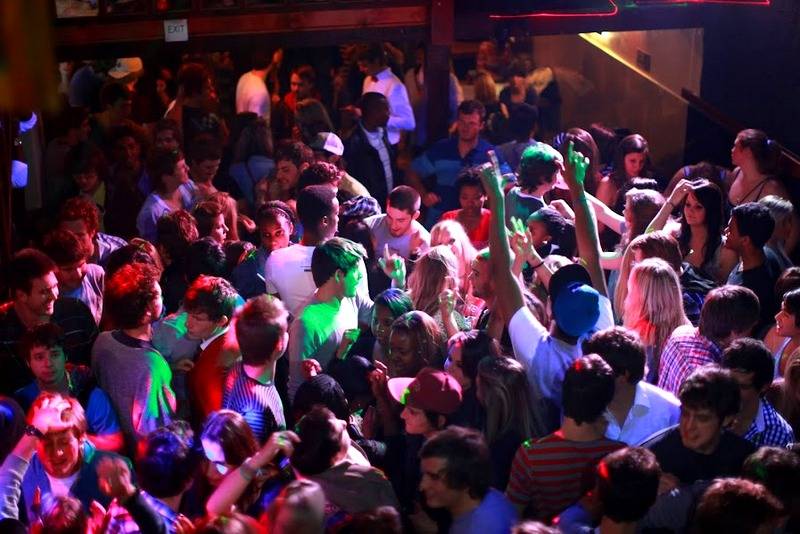 العثور على 17 جثة في نادٍ ليلي في جنوب إفريقيا