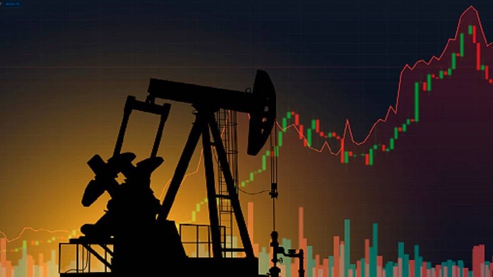 خبراء: النفط قد يتهاوى إلى 65 دولارا للبرميل بنهاية العام