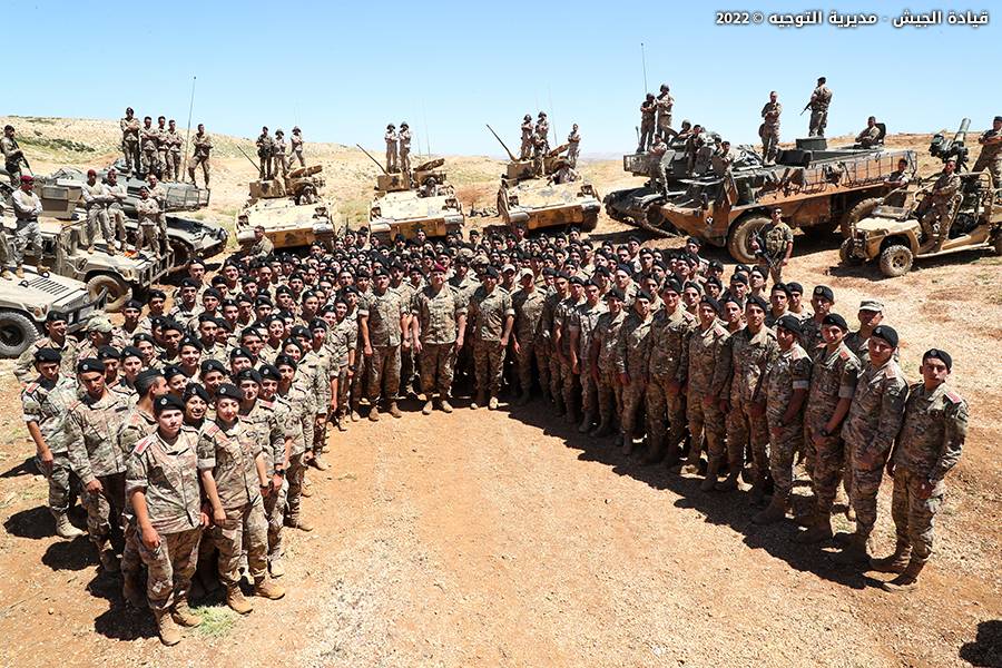 قائد الجيش : الهبة القطرية ستصرف في دعم رواتب العسكريين فور تسلمها