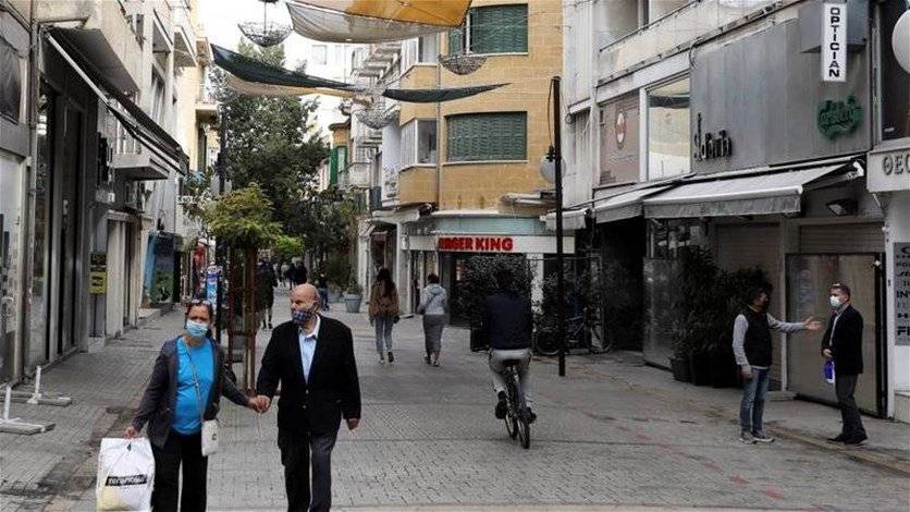 قبرص تعيد فرض الكمامة في الأماكن المغلقة