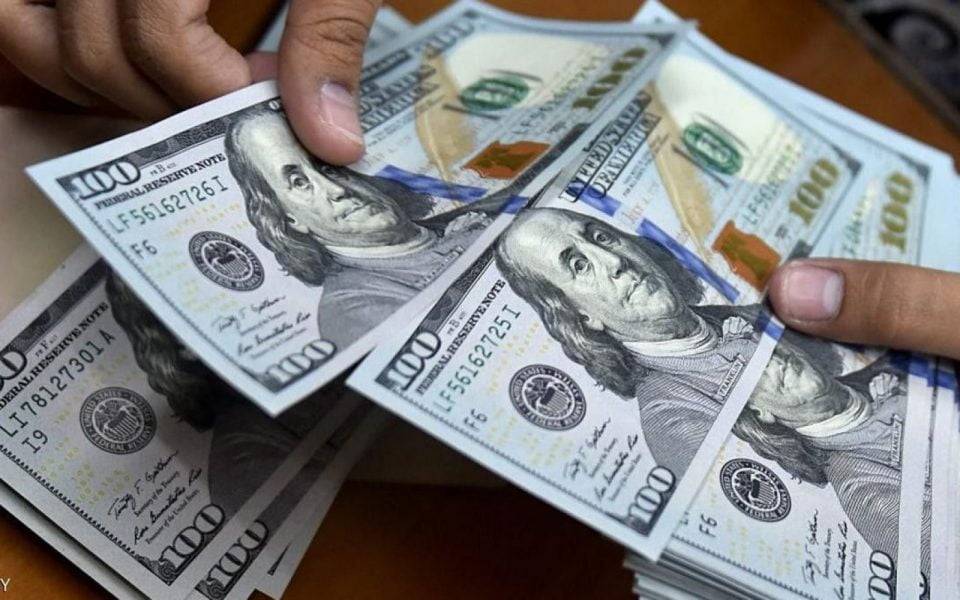 دولار السوق السوداء يلامس الـ30 الفاً