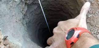سقوط شخصين في بئر