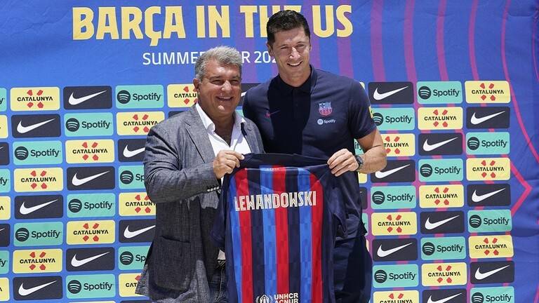 بالفيديو.. برشلونة يقدم مهاجمه الجديد ليفاندوفسكي