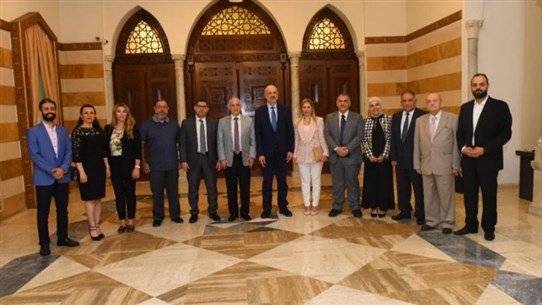 وزير الداخلية يبحث الأوضاع العامة مع زواره