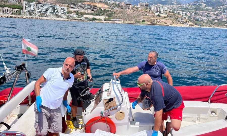 إنتشال جثة فتى من البحر
